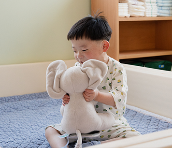 시설에서 홀로 있는 정원이의 모습4