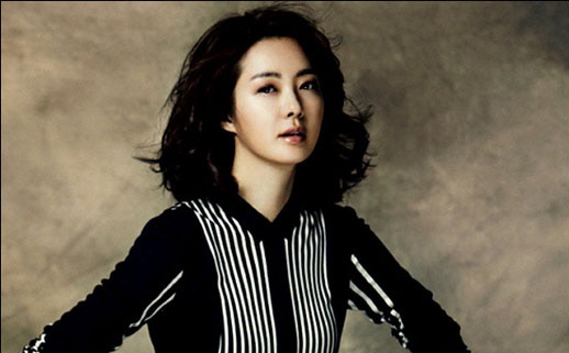 배우 이요원, 밀알복지재단 독거노인돕기 자선화보 촬영