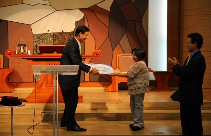 압구정교회와 함께한 ‘1004 나눔예배’